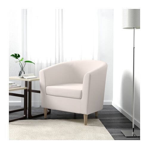 Hvid og klassisk lænestol fra IKEA