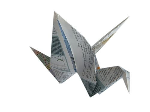 Origami trane ud af gamle bladsider.