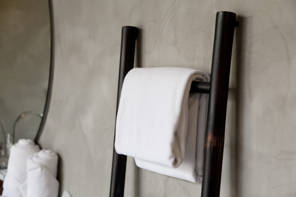 Håndklædestativer kan også være badeværelsespynt