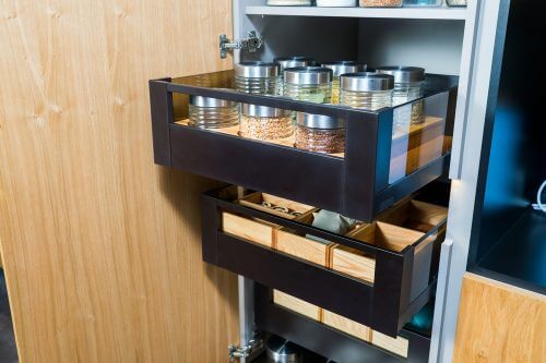 I dag har mange moderne køkkener et indbygget spisekammer