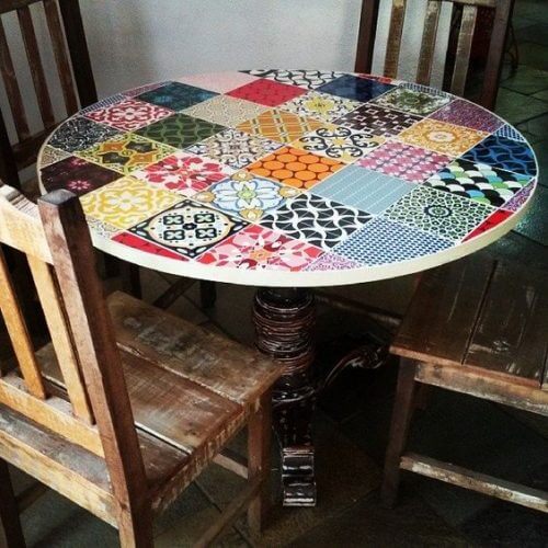 Hvordan dekorerer du et bord med hydrauliske fliser?