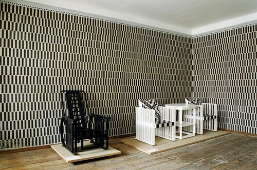 Møbler designet med et gittermønster 