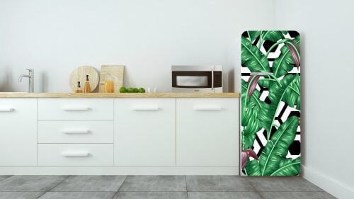 Køleskab med vinylklistermærker i form af planter 