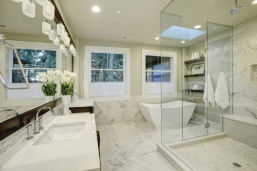 badeværelse med marmor