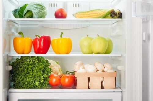 Rent køleskab med frugt og grønt 