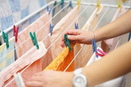 20/10-metoden: Tørrestativ med rene håndklæder