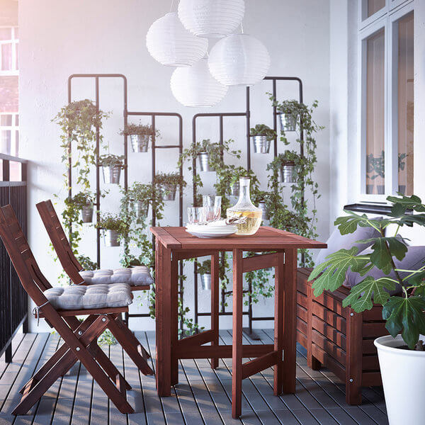 ÄPPLARÖ-bord er en af ​​de smukke muligheder fra IKEA.