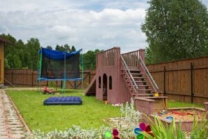 Byg en legeplads i baghaven til dine børn