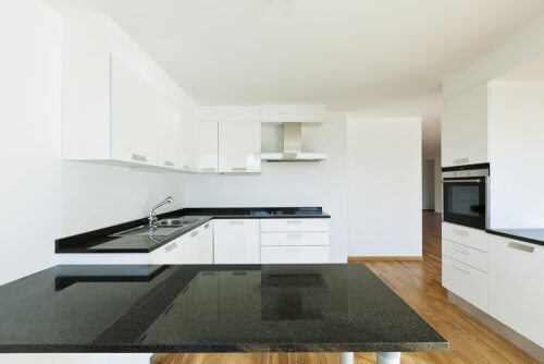 et køkken kan designes med marmor blandt andet med bordplader af marmor