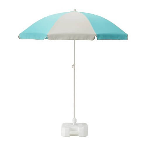Hvid og turkis parasol fra IKEA