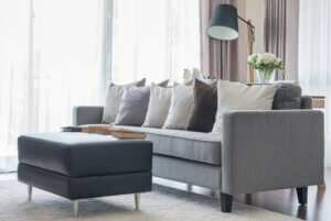 grå sofa
