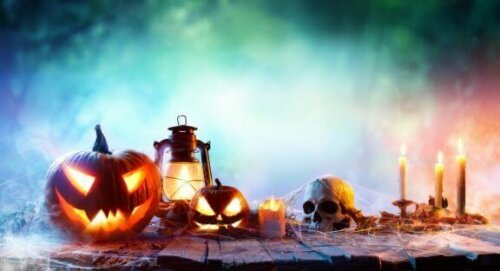 Idéer til en uhyggelig pejs til halloween