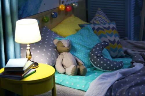 Lampe til sengebordet på børneværelset
