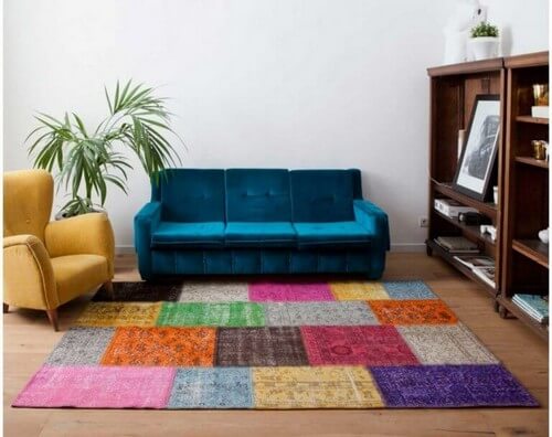 Sukhi-gulvtæpper kan fås med et patchworkdesign 