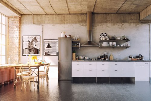 Et køkken i industriel stil på en hems.