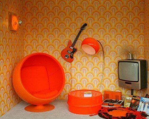 Orange indretning.