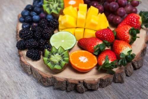 Tre måder at dekorere frugtbakker på