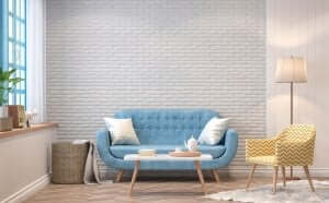 lyseblå sofa med hvide puder