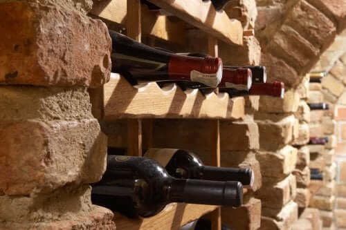 opbevaring af vin i en væg