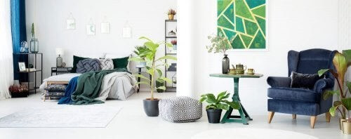 Soveværelse med blå og grøn indretning