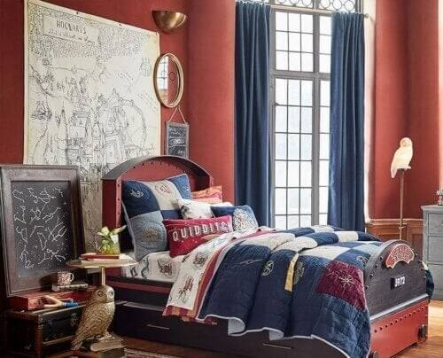 Rødt og blåt soveværelse 