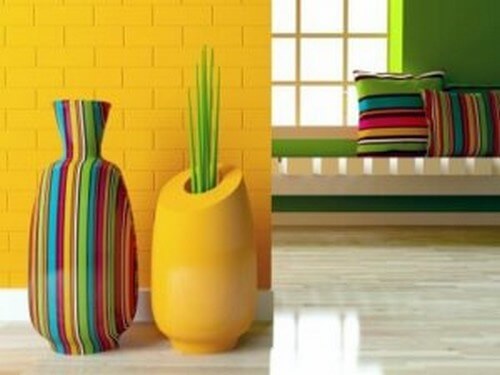 Farverige vaser, der passer til indretningen 