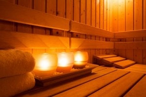 En sauna med stemningslys