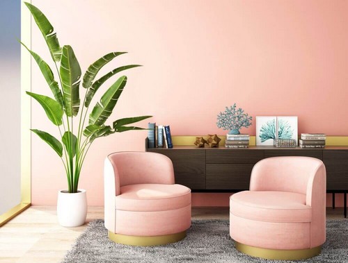 Rum med pink stole og væg