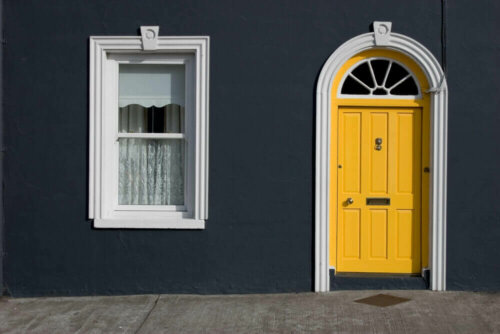 sort er en af de mest trendy farver til dit hjems ydre
