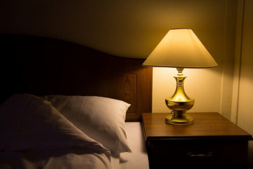 Natlampe repræsenterer belysning til soveværelset