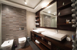 Badezimmer mit Holzelementen: ein innovativer Trend