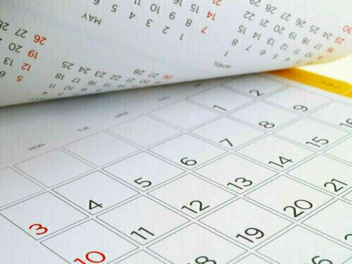 Um sicherzustellen, dass bei deiner Renovierung alles reibungslos läuft, trage alles in einen Kalender ein und behalte dies genau im Auge.