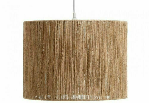 Für Lampen im nordischen Dekor kannst du natürliche Optionen, wie Weide oder Bambus, verwenden.