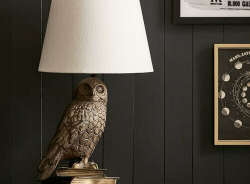 Diese Hedwig-Lampe ist eine der Deko-Ideen für Fans, die du bei Pottery Barn findest. 
