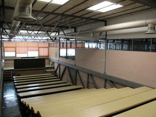 Die Turnhalle des Colegio Maravillas - Hörsaal