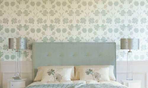 Die Dekoration mit Tapeten – Schlafzimmer mit Blumentapete