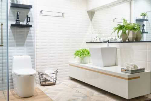 Badezimmer renovieren: 4 kostengünstige Ideen