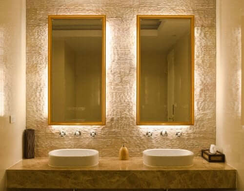 luxuriöses Badezimmer - Doppelwaschbecken