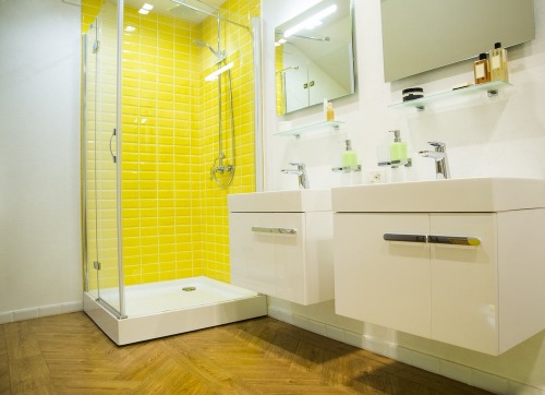 Lebendige Farben und originelle Ideen für dein Badezimmer