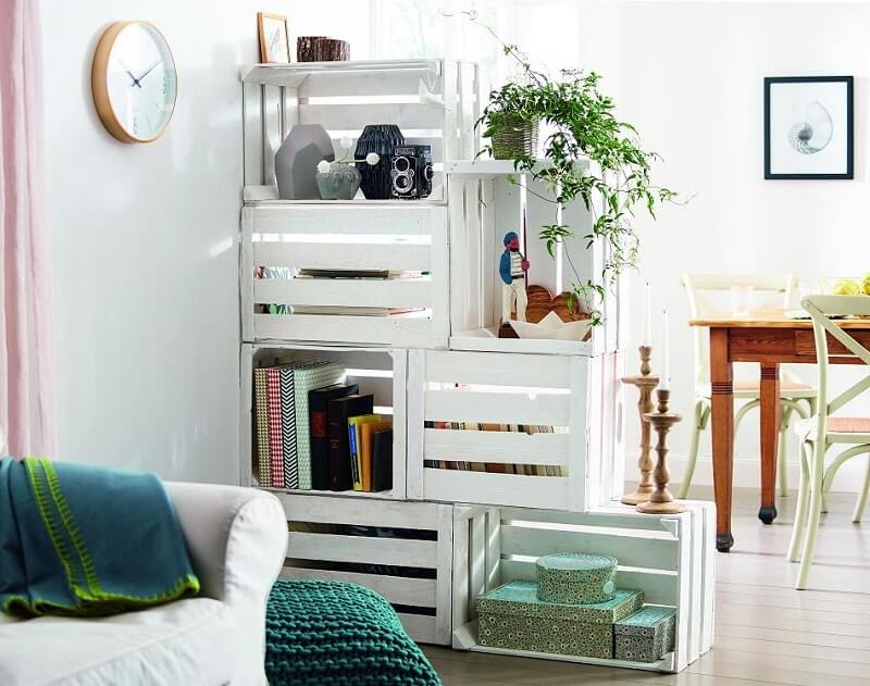 decorar sua casa com caixas de madeira-caixas brancas.