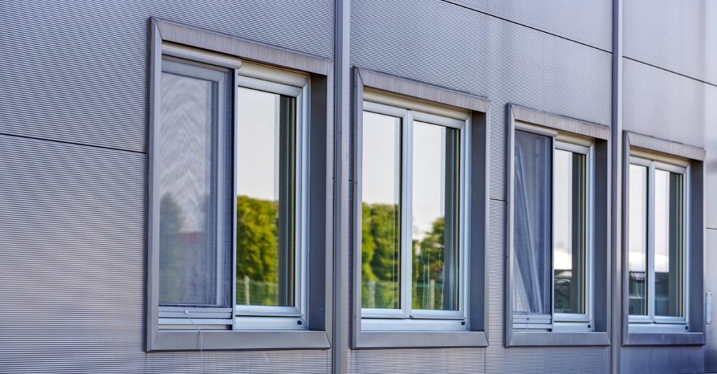 Las ventanas de aluminio son muy resistentes y una limpieza constante hará que duren más.