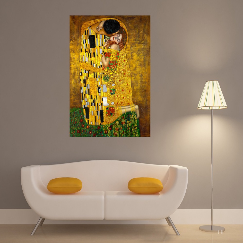 Decoración con una lámina con El Beso, de Gustav Klimt
