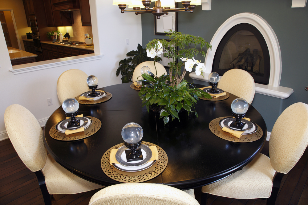 Round dining room table