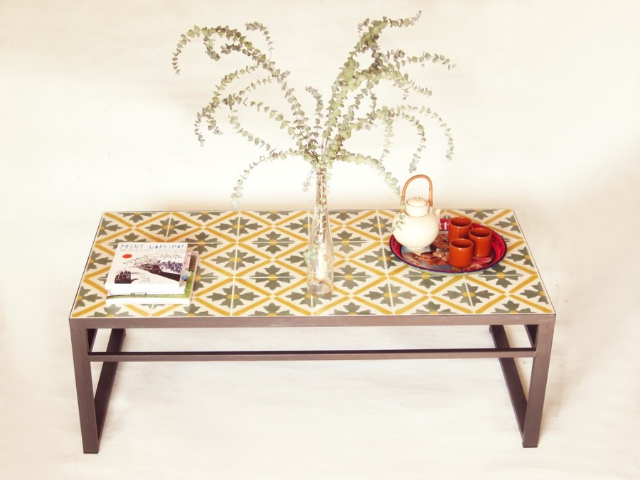 Table with hydraulic tiles