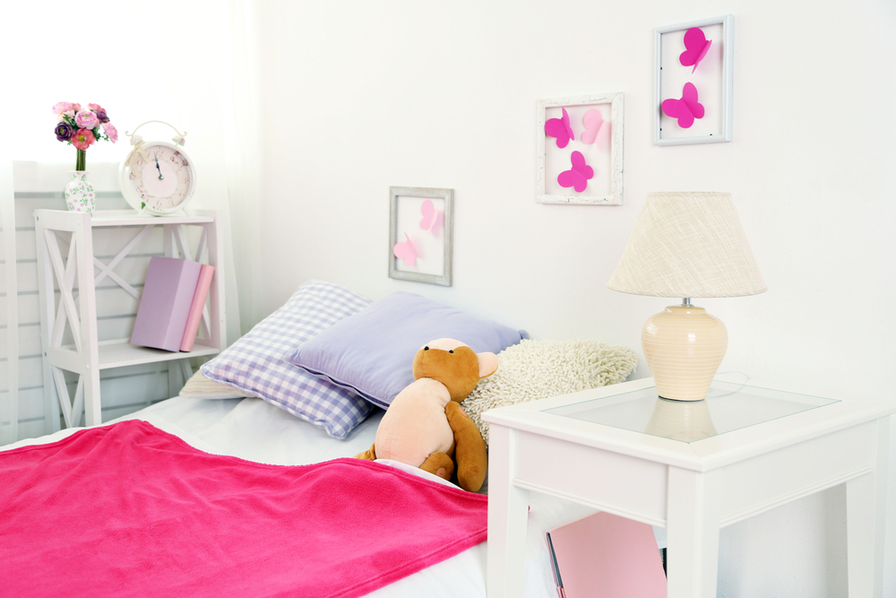 Dormitorio con colores claros.