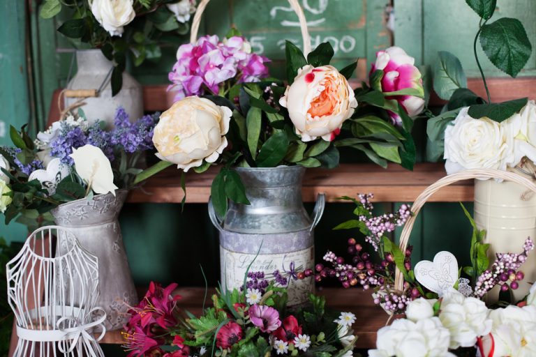 4 ideas de jarrones con flores para decorar tu casa