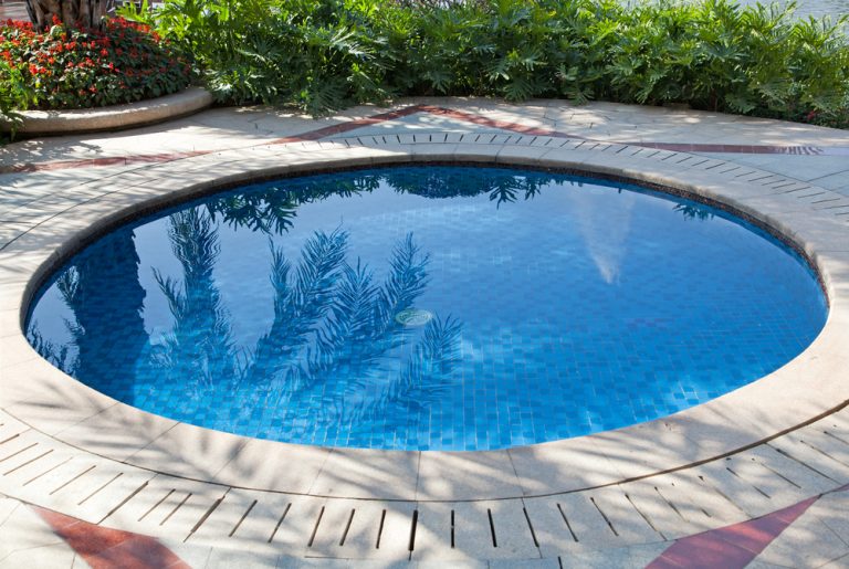 Clases de piscinas adecuadas para un jardín pequeño
