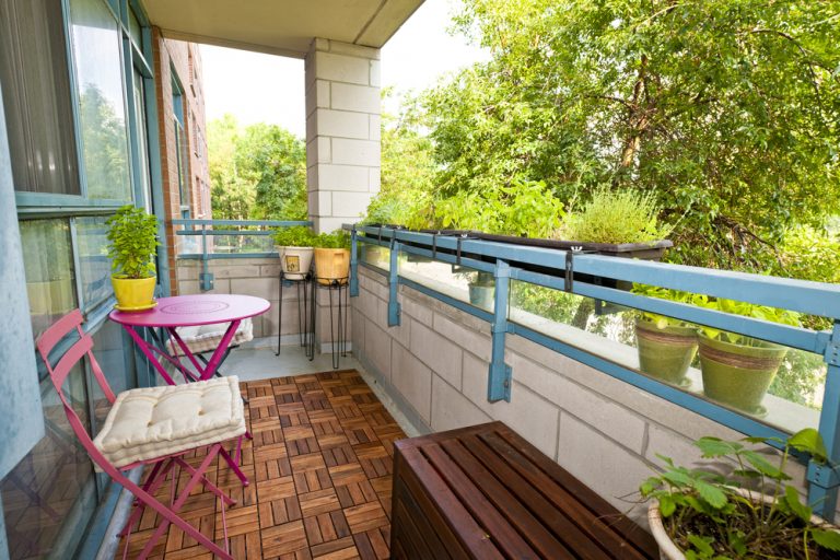 Decorar el balcón para que sea el lugar de descanso ideal