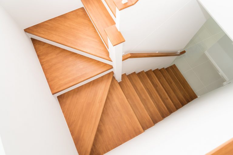 Escaleras de madera: ¿qué forma elegir?
