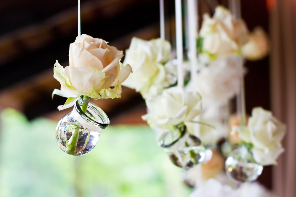 Arreglos florales para una boda y qué color elegir